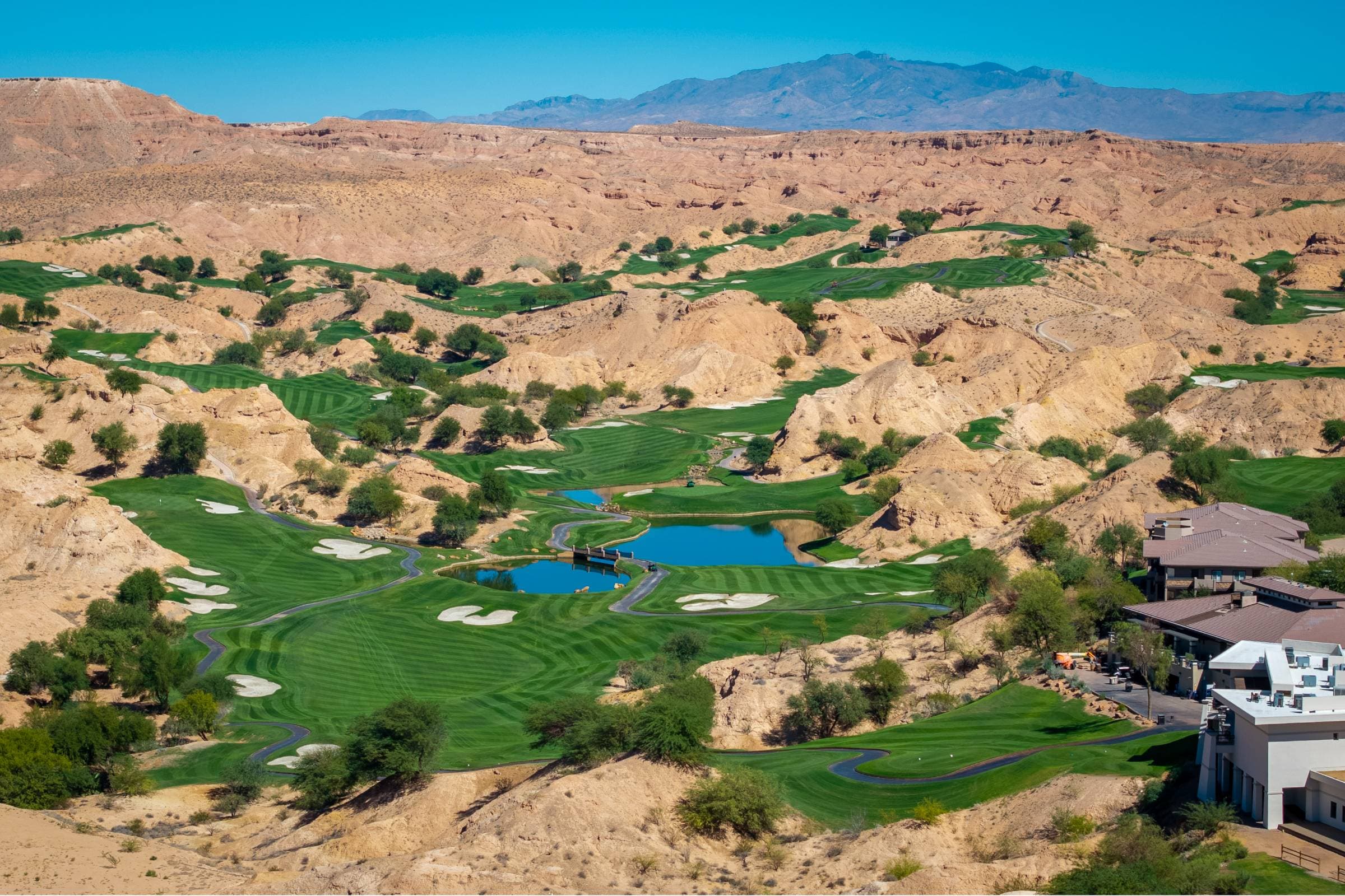 Stay and Play World Class Golf at Wolf Creek Golf Club!